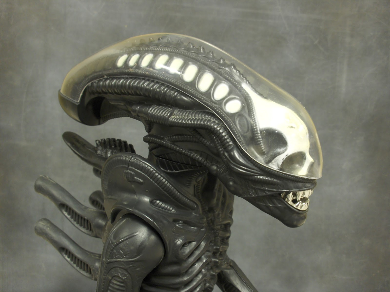 Illustration for article titled This glow-in-the-dark Xenomorph figure might be the scariest Alien toy
